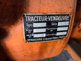 a label on the back of a tractor that says tractor - vendeuvre