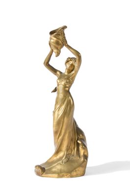 figurine en bronze représentant une femme tenant un pot sur la tête
