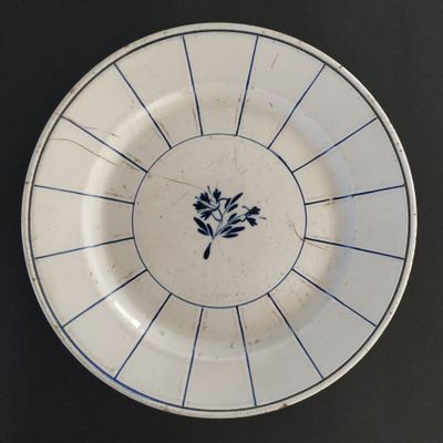 Probablement CHOISY-LE-ROY ou CHANTILLY, XIXe Assiette à déc…