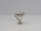 une coupe ancienne en métal argenté, munie d'une anse et d'un couvercle