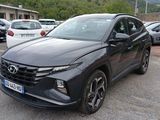 une Toyota RAV noire garée sur un parking