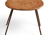 une table ronde en bois à deux pieds, avec un plateau en bois