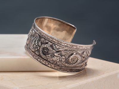 VIETNAM Bracelet manchette ouvert en argent supérieur à 800 …