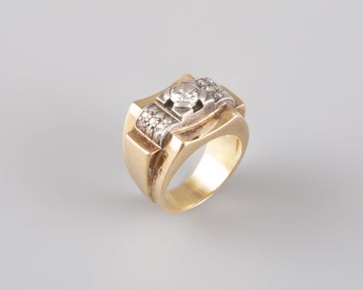 une image représentant une bague en or sertie de deux diamants