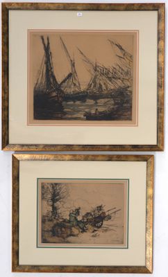 deux dessins encadrés représentant des bateaux et un bateau sur un plan d'eau