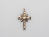 un pendentif antique en forme de croix sertie de diamants