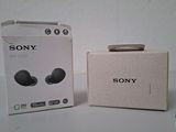 La boîte des écouteurs Sony se trouve à côté de celle des écouteurs.