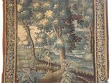 une image d'une tapisserie accrochée au mur d'une pièce