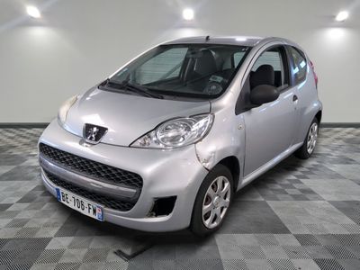 a picture of a small silver car on a checkered floor