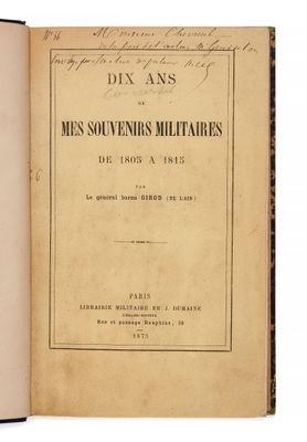 un livre ouvert sur lequel figure l'image d'un soldat