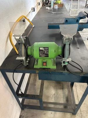 a machine that is sitting on a table in a room