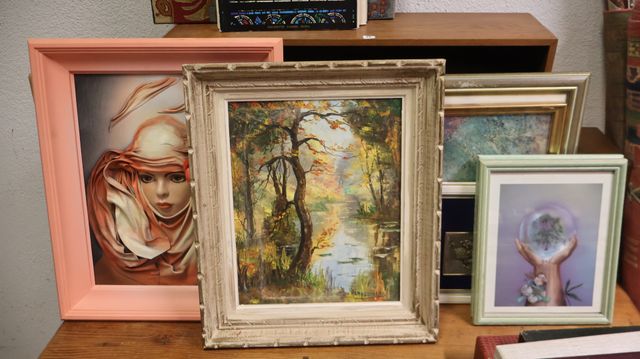 Hannedouche ; huile sur toile « paysage », joint lot de cadres dé...