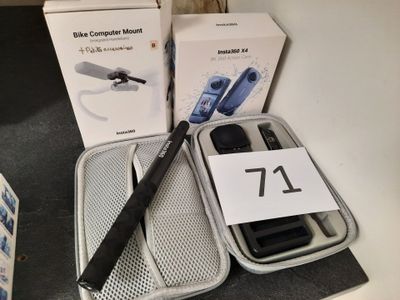 une boîte contenant un téléphone fixe et un téléphone portable