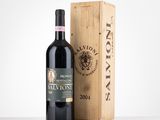 une image représentant une bouteille de vin rouge à côté d'une caisse en bois