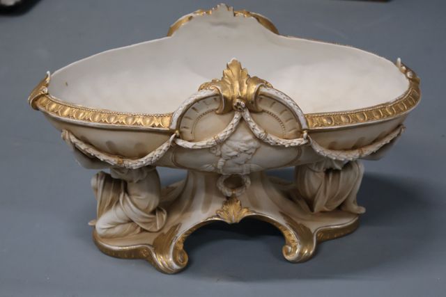 MULLER manufacture. Allemagne. Coupe centre de table ovale en bis...