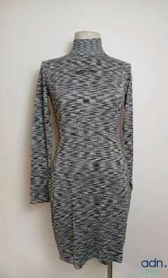 une robe sur un mannequin mannequin mannequin mannequin mannequin mannequin mannequin mannequin mannequin mannequin mann