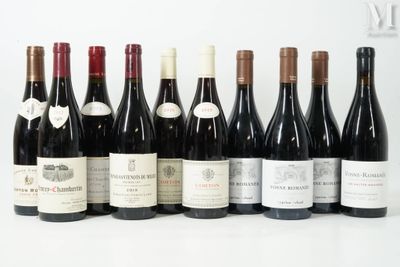 plusieurs bouteilles de vin sont alignées sur une surface blanche