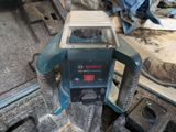 a machine that is sitting on top of a piece of wood