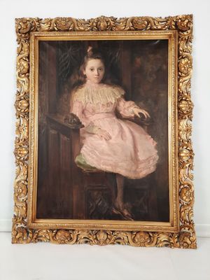 tableau représentant une jeune fille en robe rose assise sur une chaise