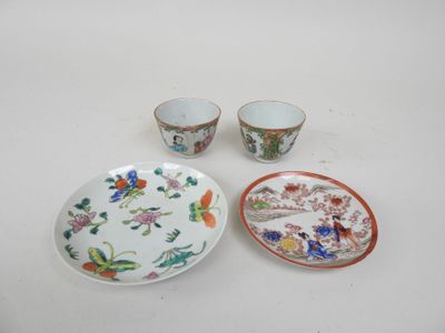 trois pièces de porcelaine chinoise sur un fond blanc