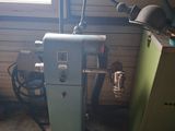 une machine qui se trouve dans le coin d'une pièce