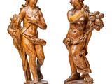 une paire de figurines en bois sculpté représentant une femme et un homme