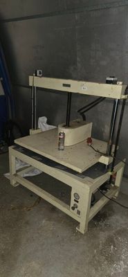 a machine that is sitting in a garage