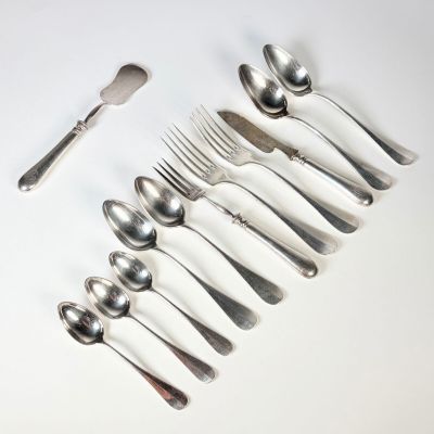 CHRISTOFLE Partie de service modèle uniplat, la spatule chif…