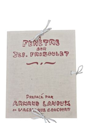 un gros plan sur un morceau de tissu portant une inscription