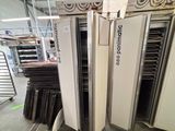 de nombreux rayons proposant différents types d'appareils électroménagers dans un magasin