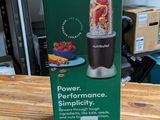une boîte de Nutribullet posée sur une table