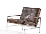 une image d'une chaise en cuir marron sur fond blanc