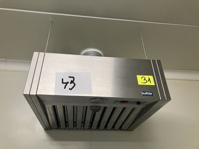une photo d'une hotte en acier inoxydable portant le numéro 35
