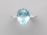 Bague ovale en topaze bleue et diamants