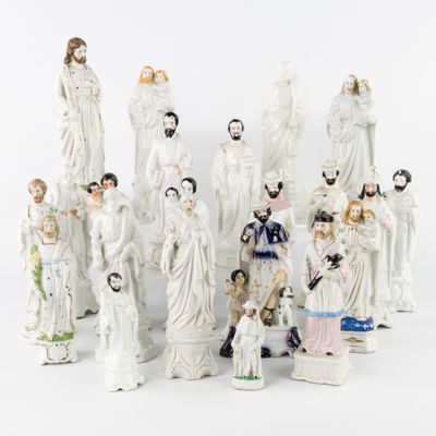a lot of figurines of people that are standing together