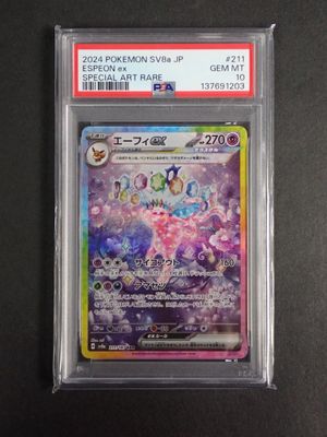 gros plan d'une carte pokemon sur une table