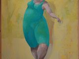 une peinture à l'huile représentant une femme en robe verte devant un mur jaune