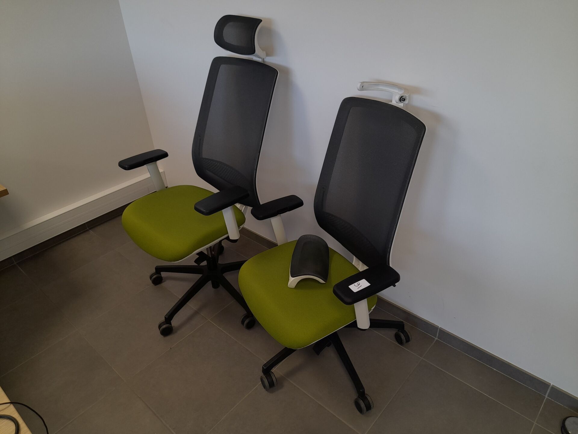 2 fauteuils dactylos