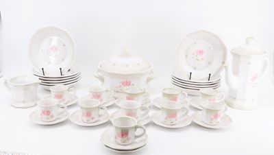 NIDERVILLER - Partie de service en céramique blanche à décor…