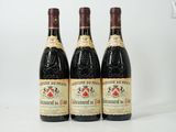 trois bouteilles de vin posées sur une table blanche