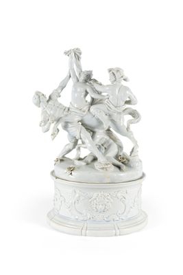 une statue représentant un homme à cheval, avec une femme à ses côtés