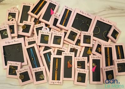 Lot de 50 bijoux doré" le bijou de Mimi " - Bracelet,collier…