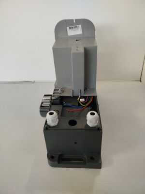 l'image d'une machine posée sur une table