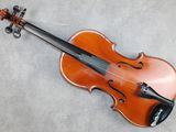 vue de dessus d'un violon posé par terre