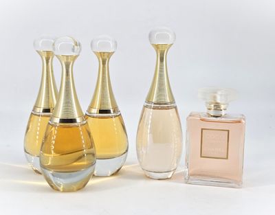 LOT. Réunion de cinq parfums factices dont quatre Dior (H.