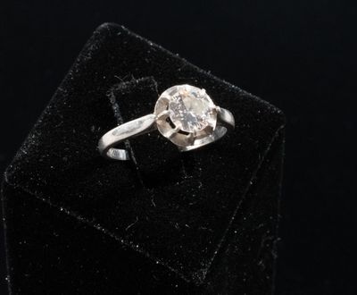 an image of a diamond ring sitting on top of a black velvet box