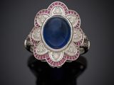 une bague en saphir et diamant