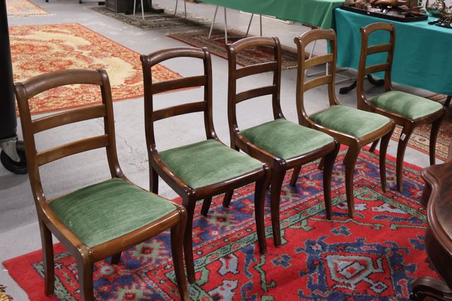 Suite de cinq chaises de style Louis-Philippe assise garnie de ve...