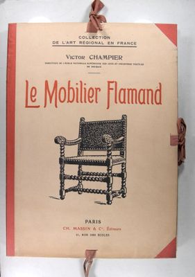 un vieux livre sur lequel est posée l'image d'une chaise
