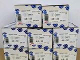 une pile de quatre boîtes de savon posée sur une table